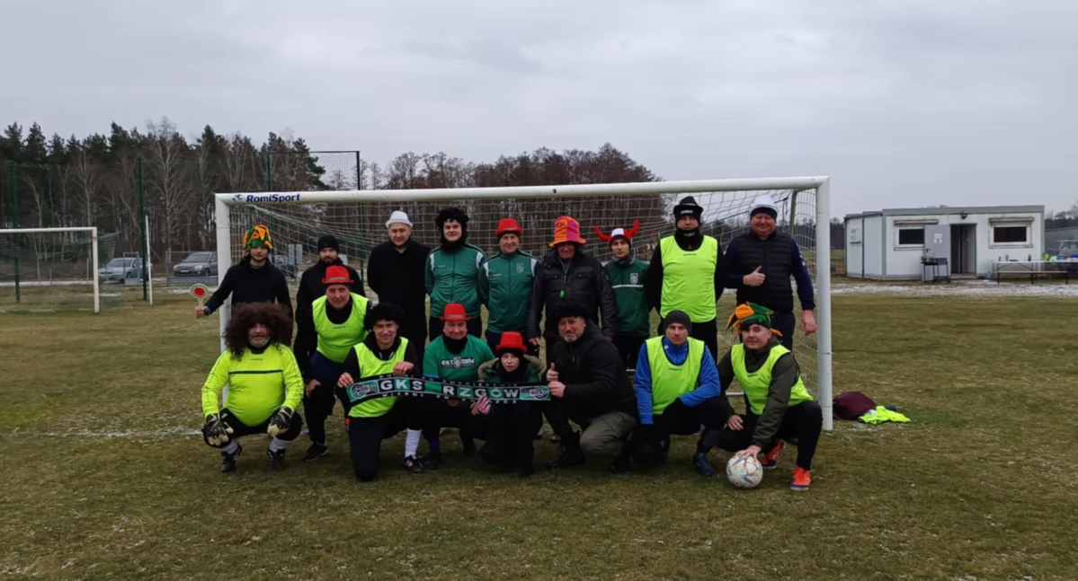 Noworoczny mecz GKS-u Rzgów połączył sport, integrację i pomoc dla Leonka