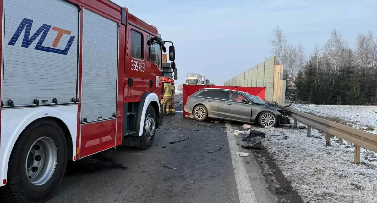 Śmiertelny wypadek na DK25 w Ślesinie. Zginął kierowca Audi A6
