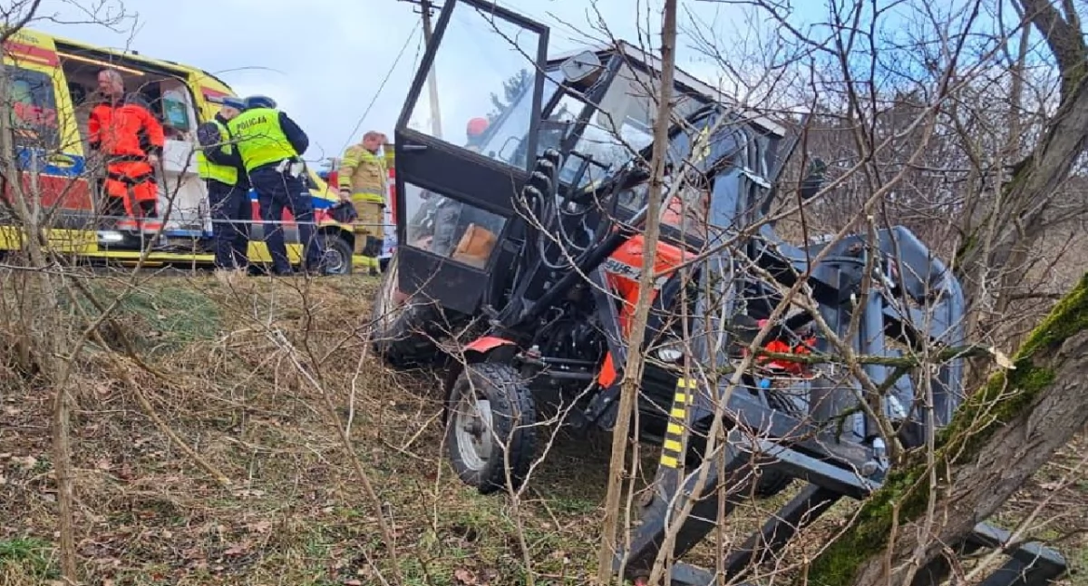Tragiczny wypadek w miejscowości Święte. Nie żyje kierowca ciągnika rolniczego