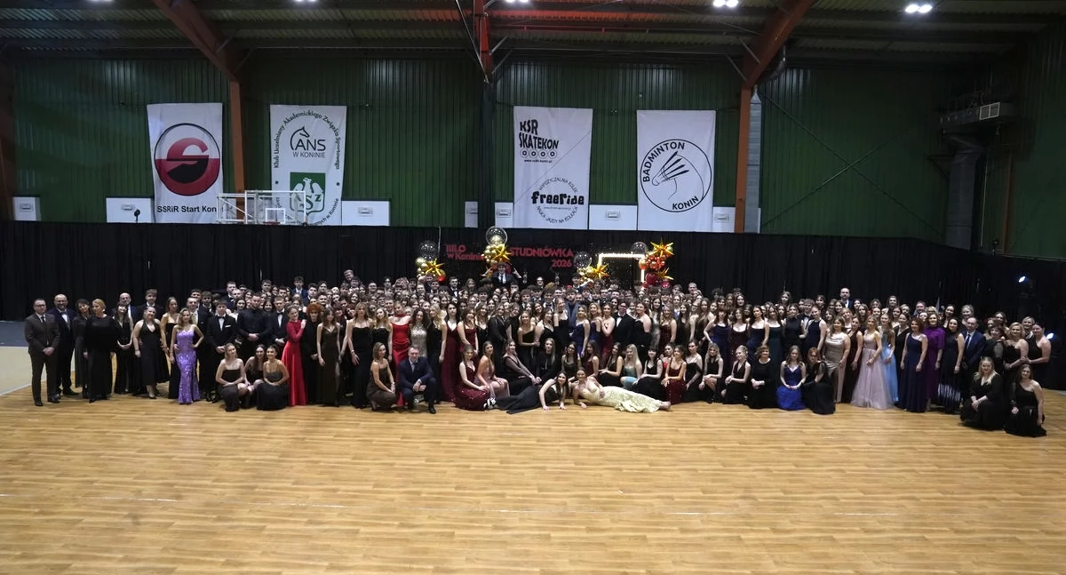 Studniówka III LO w Koninie rozpoczęta polonezem maturzystów