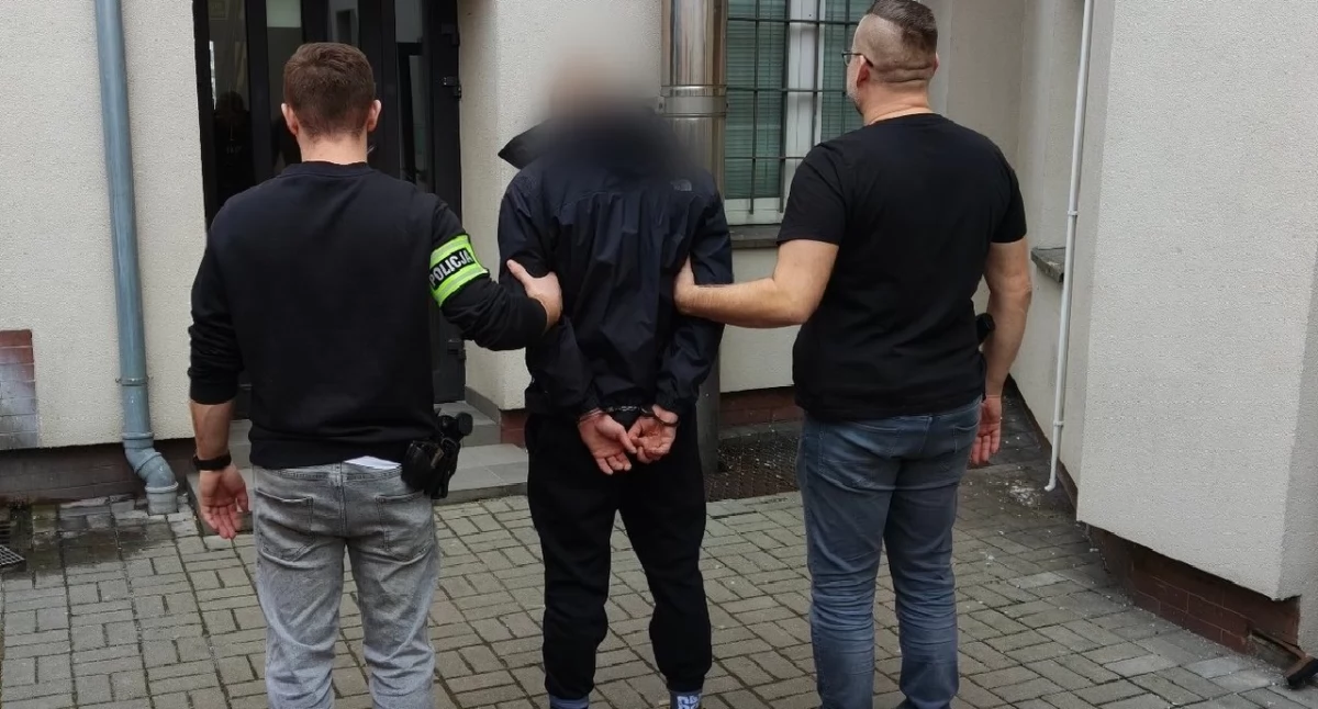 Zatrzymanie za narkotyki w Kole. 30-latek w rękach policji, odpowie też za uszkodzenie elewacji