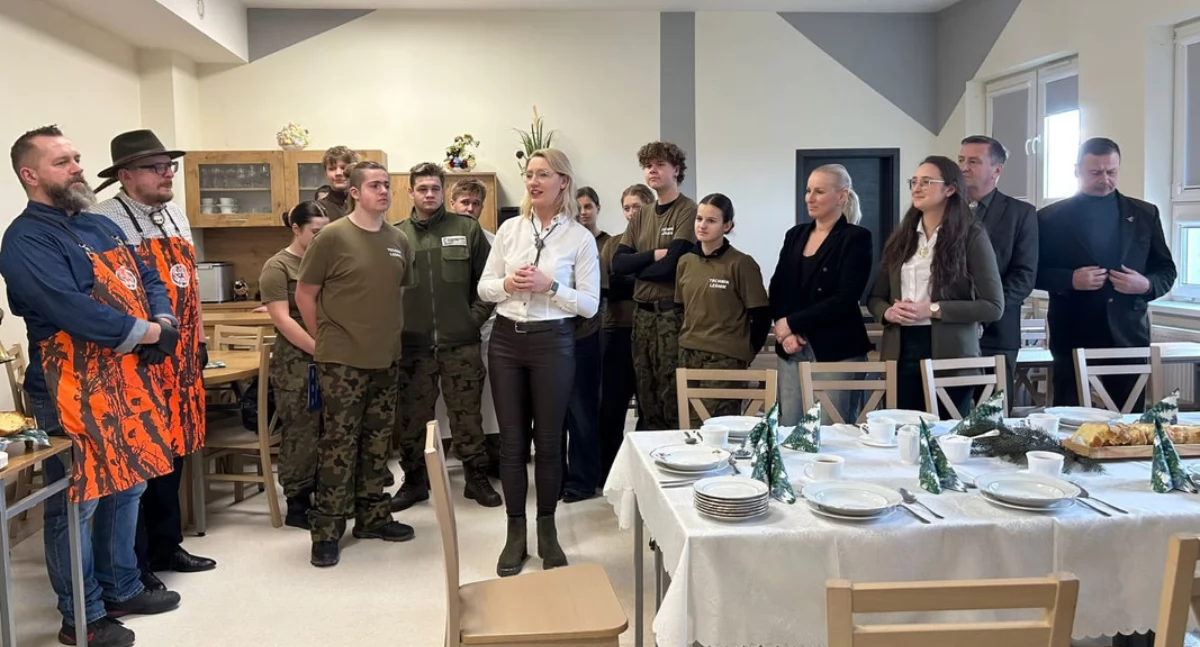 Warsztaty kulinarne z dziczyzną w Żychlinie. ZSEU i PZŁ Konin łączą edukację z tradycją łowiecką