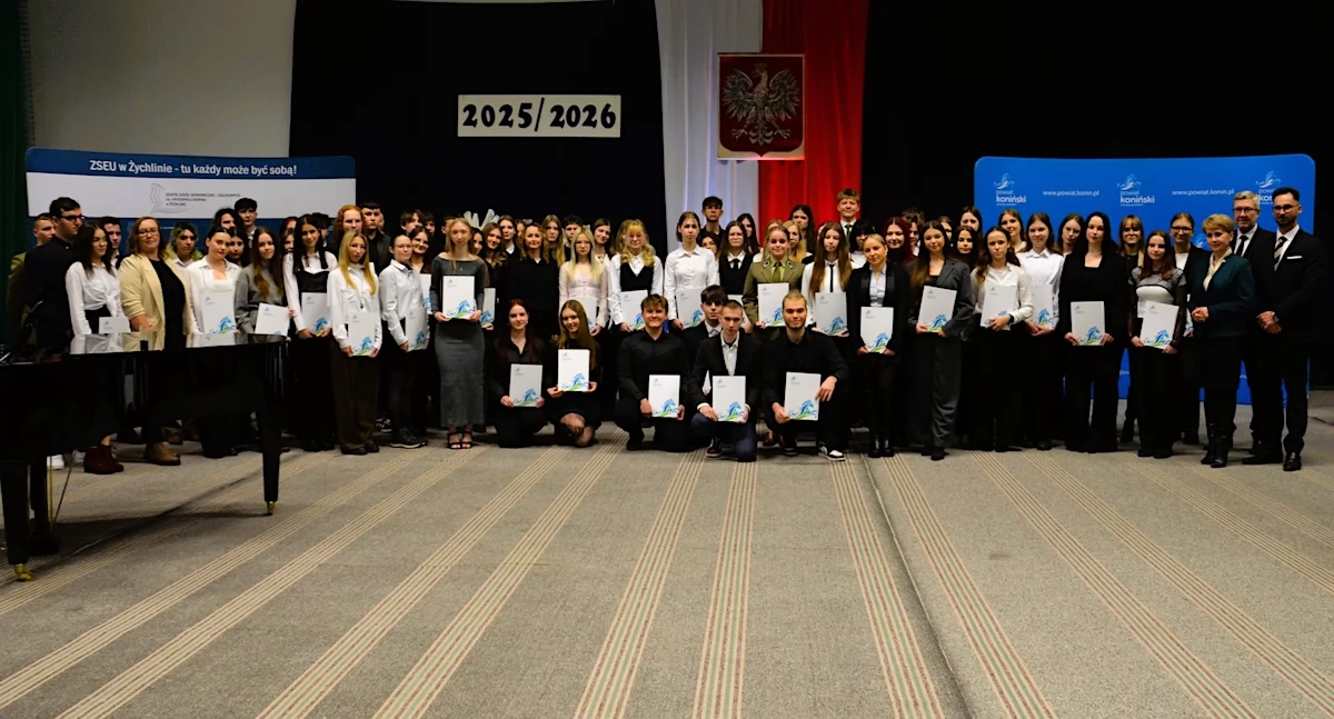 Stypendia Starosty Konińskiego wręczone w Żychlinie. 160 uczniów z powiatu z nagrodami