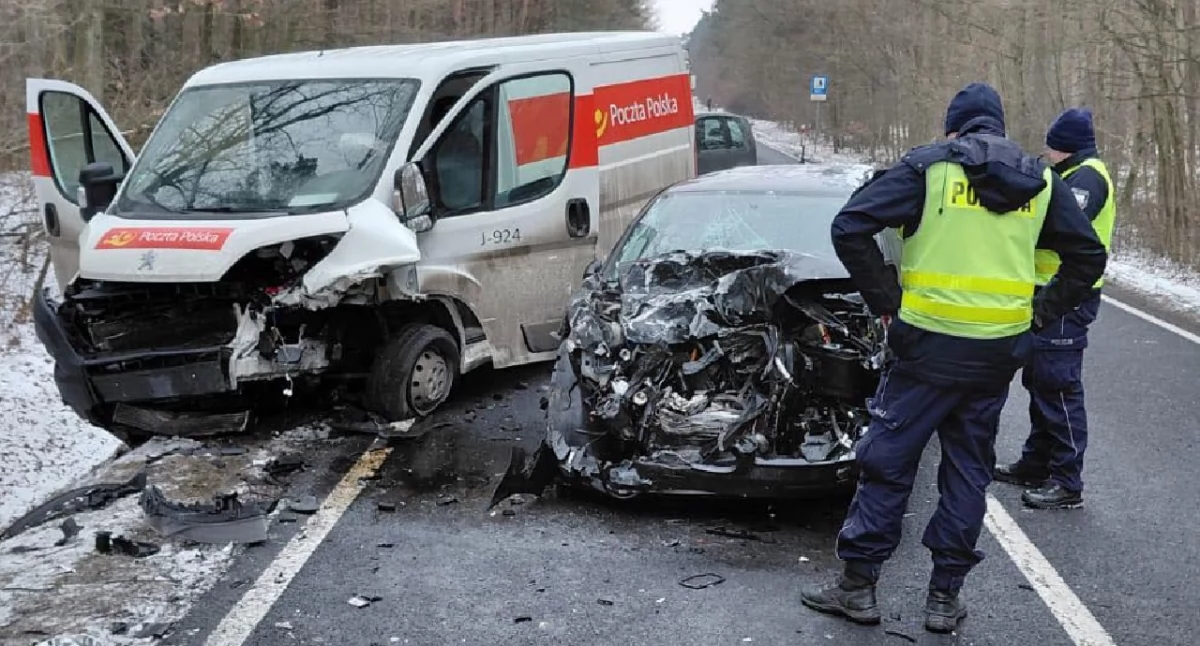 Wypadek na DW 270 w Kiejsze: brawurowe wyprzedzanie zakończyło się czołowym zderzeniem trzech pojazdów