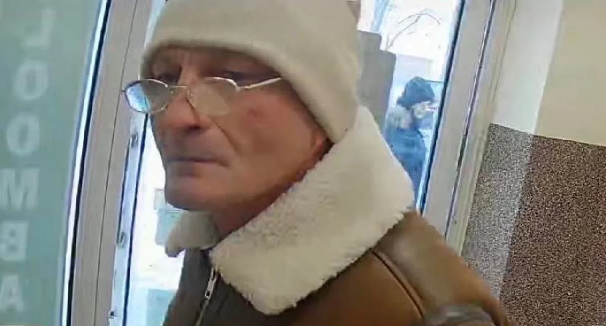 Poszukiwany w Koninie – kradzież w lombardzie przy ul. 11 Listopada. Policja publikuje wizerunek mężczyzny