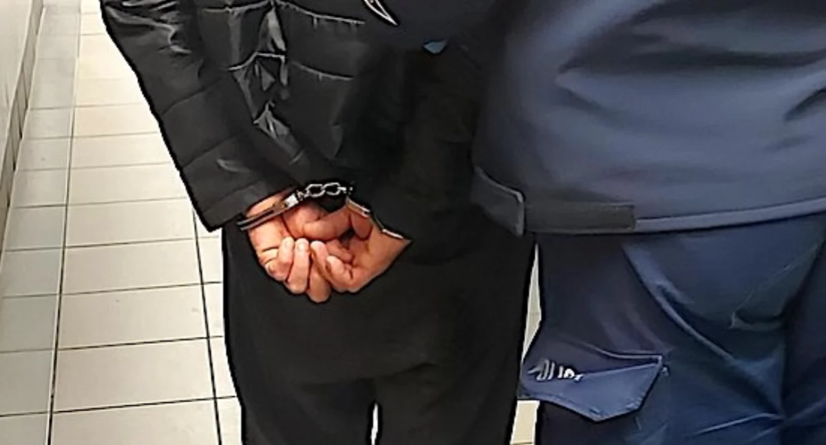 Zatrzymanie narkotyków w Koninie – 24-latek miał blisko 50 gramów środków psychotropowych i kierował autem z cofniętymi uprawnieniami
