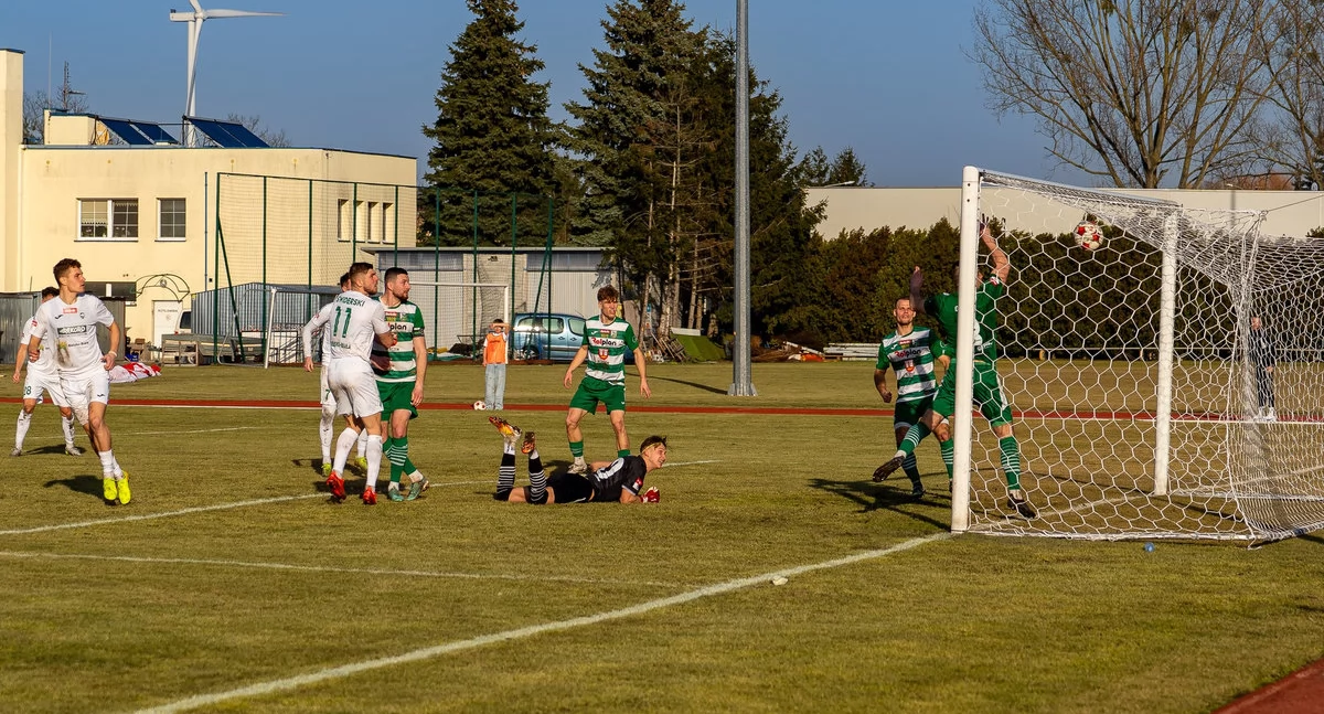 Sokół Kleczew przegrał z Rekordem Bielsko-Biała 0:1 - zakończyła się seria meczów bez porażki u siebie