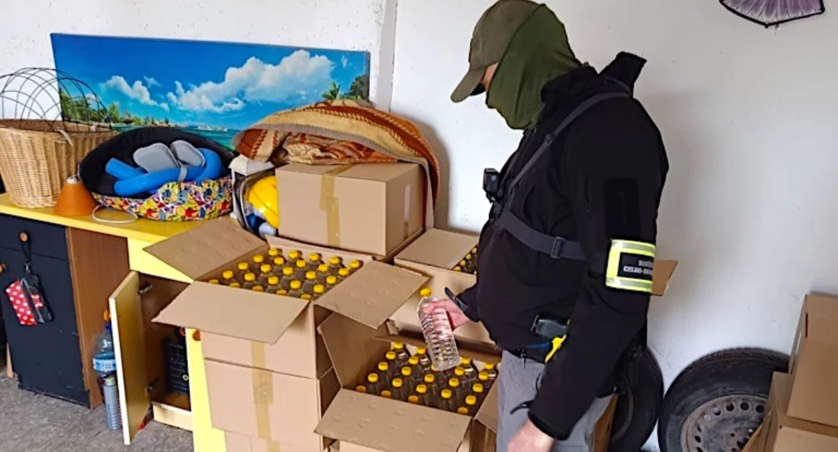 KAS przejęła 434 litry bimbru w powiecie poddębickim – 69-latek z zarzutami