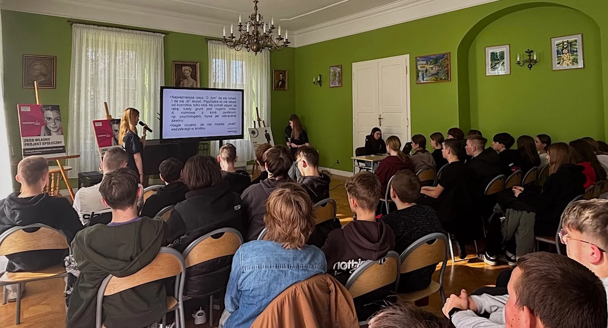 „Akceptuj! Nie oceniaj!” – projekt uczennic z Żychlina w szkołach Konina i regionu