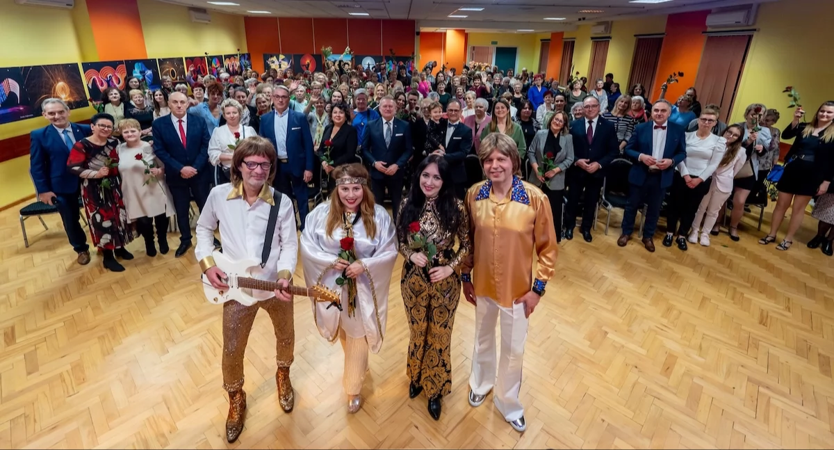 Ponad 200 pań świętowało Dzień Kobiet w GOK – koncert ABBY COVER i wspólna zabawa