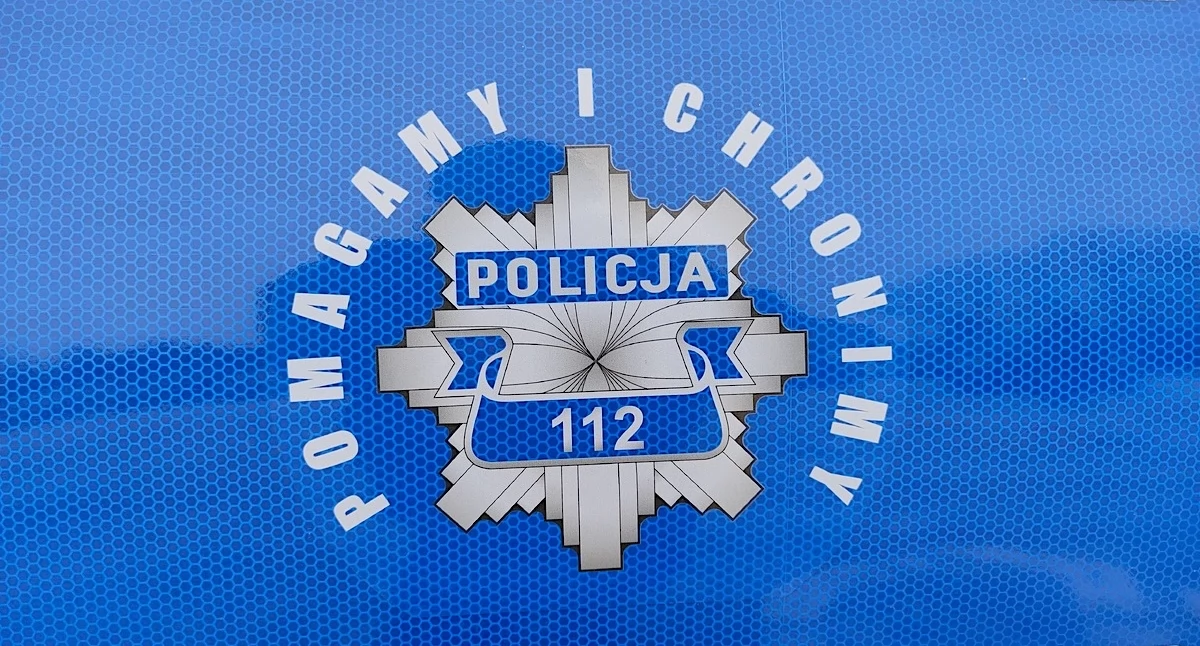 Policjanci ze Słupcy pomogli zdezorientowanej seniorke w piżamie – nocna interwencja uratowała starszą kobietę