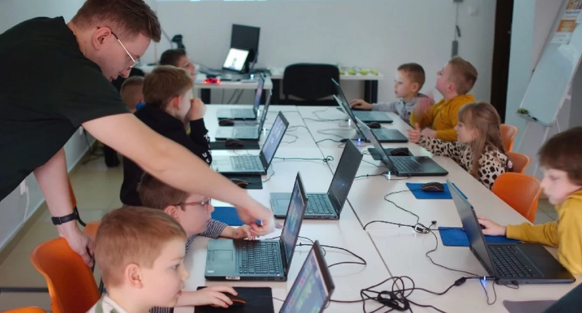 Giganci Programowania znów w akcji! Warsztaty clickON w Koninie przyciągnęły młodych pasjonatów technologii