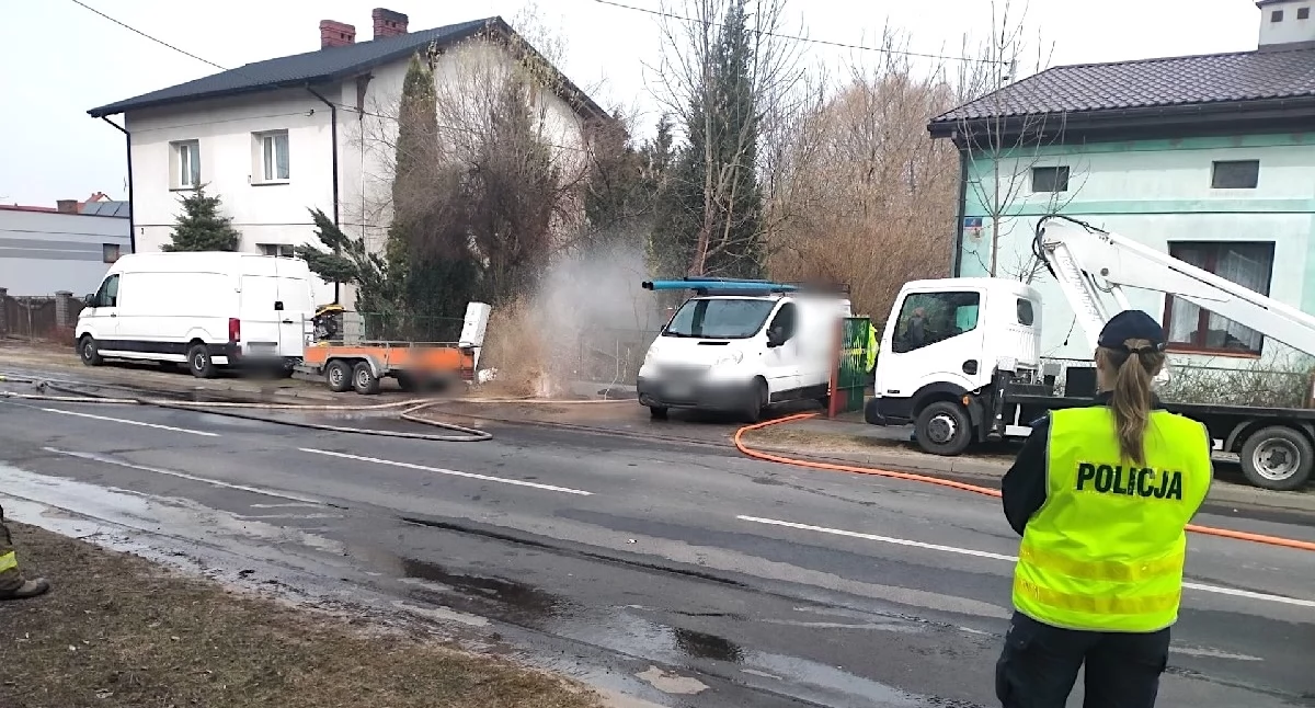 Ulatnianie się gazu w Babiaku - ewakuacja mieszkańców po uszkodzeniu rury przy ul. Wojska Polskiego