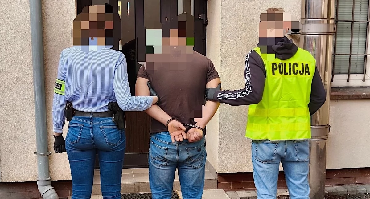 Skradziona koparko-ładowarka Caterpillar odzyskana w ciągu doby – 29-latek z powiatu kolskiego zatrzymany