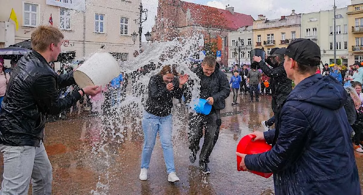 Lany Poniedziałek w Koninie i regionie – tradycja Śmigusa-Dyngusa powoli zanika