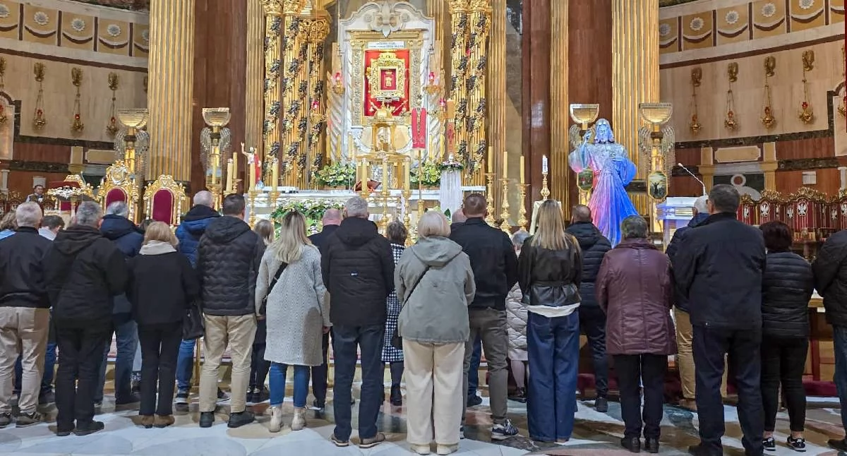 Modlitwa o pokój w Licheniu: Pielgrzymi z Konina i regionu w duchowej jedności z papieżem Leonem XIV