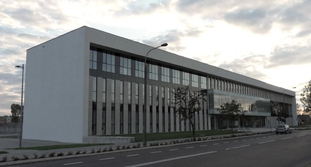 Dyrektor placówki edukacyjnej z powiatu tureckiego oskarżony o posiadanie substancji psychotropowych. Akt oskarżenia w Koninie