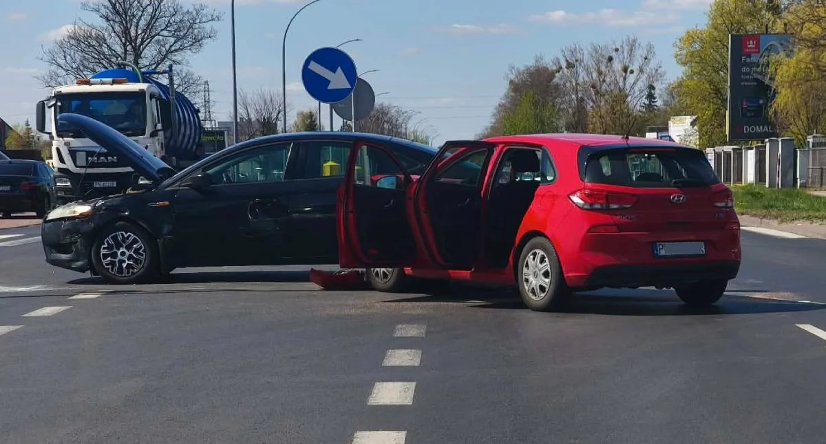 Wypadek Konin ul. Poznańska - zderzenie dwóch samochodów, utrudnienia w ruchu