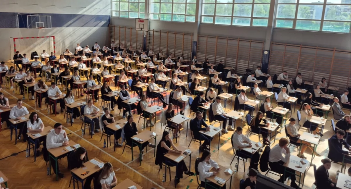Matura 2026 w III LO w Koninie. Uczniowie rozpoczęli egzaminy od języka polskiego