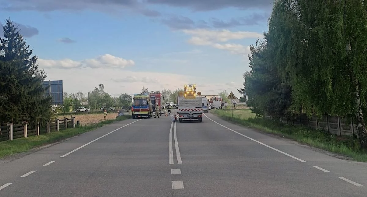 Utrudnienia na drodze K25 w Modle Królewskiej. Zderzenie sześciu pojazdów, wyznaczono objazdy