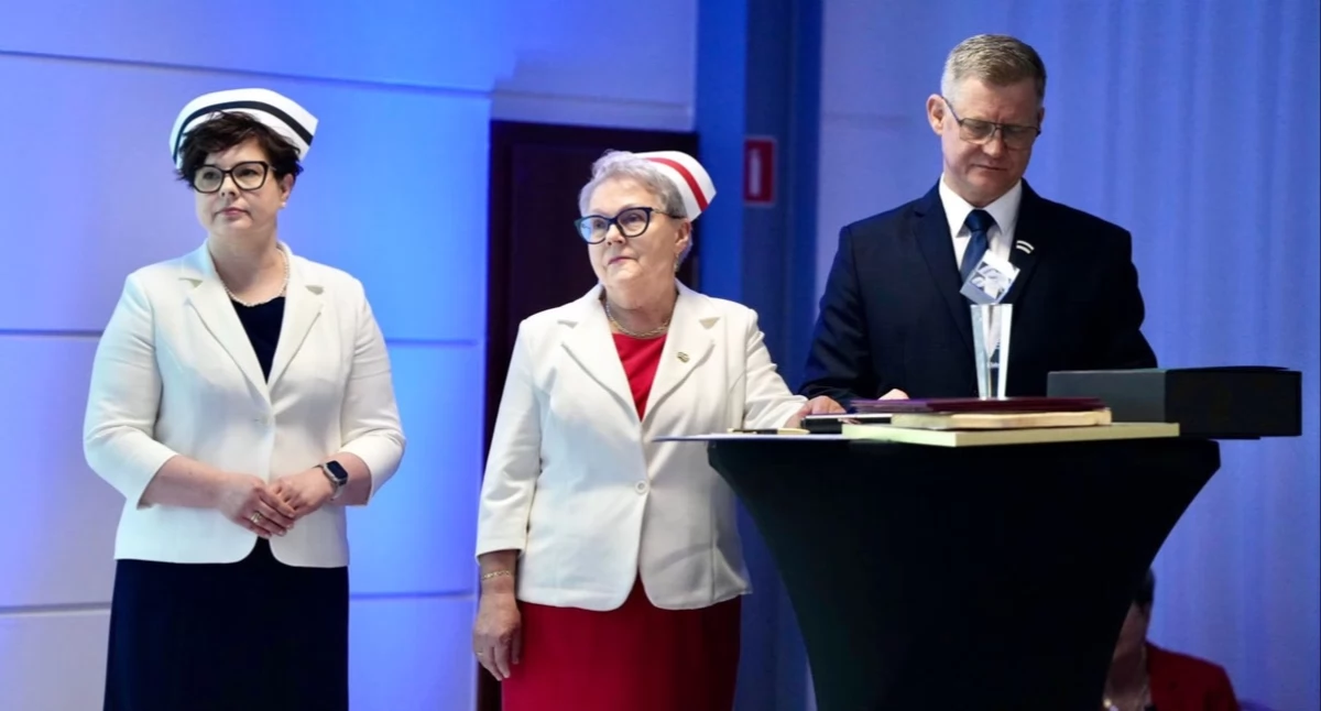 35-lecie Samorządu Pielęgniarek i Położnych w Koninie. Podczas gali wręczono medale i odznaczenia