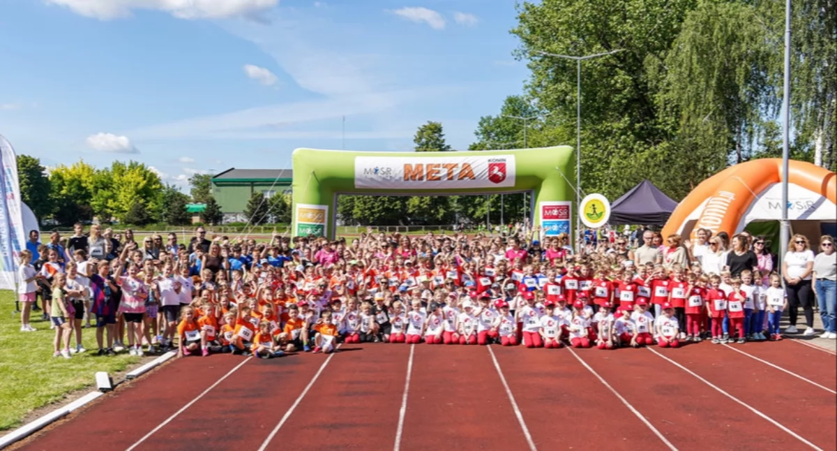 Tłumy młodych sportowców na stadionie w Koninie. Blisko 900 uczestników Biegu Milowego Słupa
