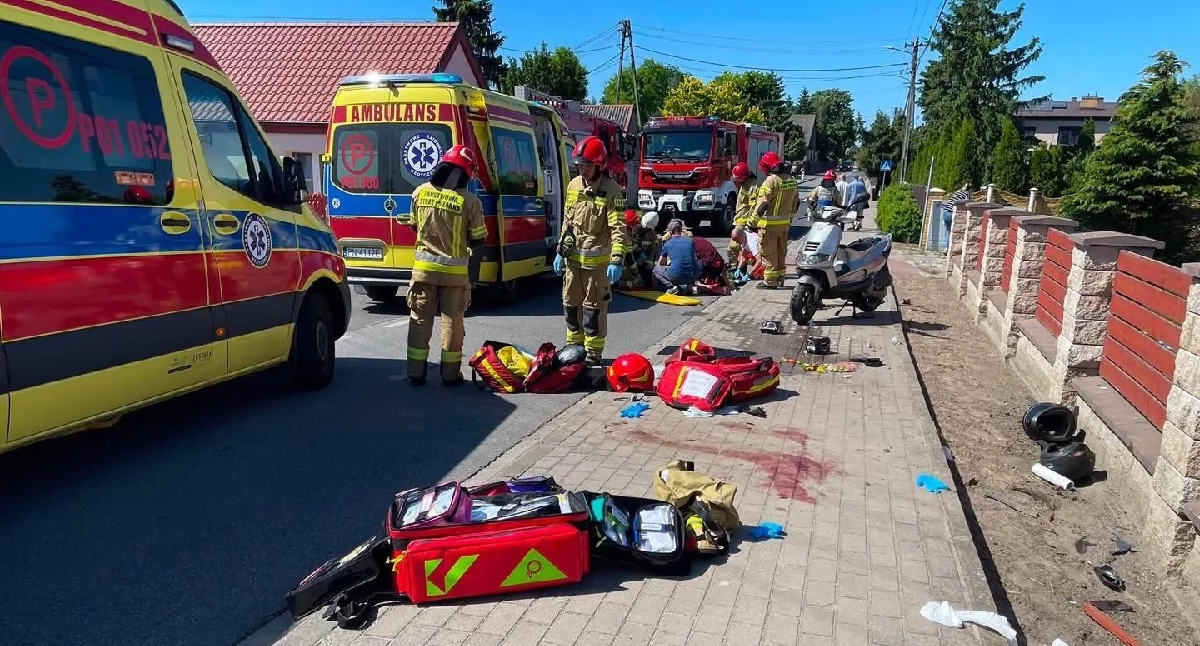 Groźny wypadek pod Koninem. Skuter rozbił się o ogrodzenie, lądował śmigłowiec LPR
