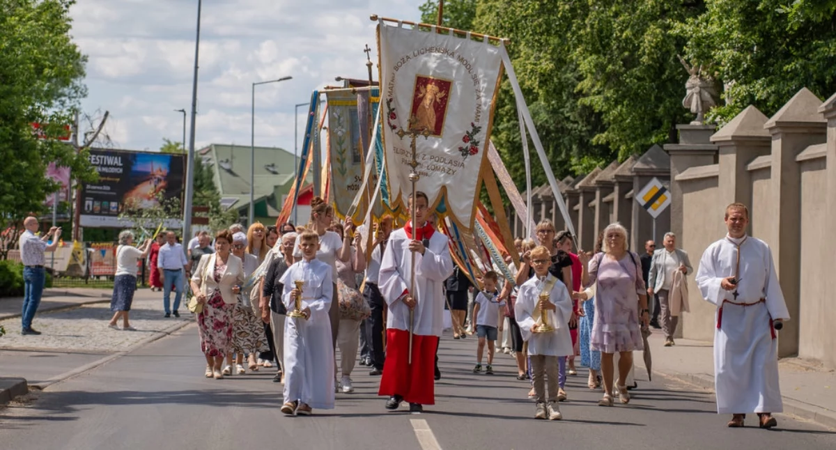 Boże Ciało w Licheniu. Tysiące wiernych w procesji eucharystycznej w Domu Matki