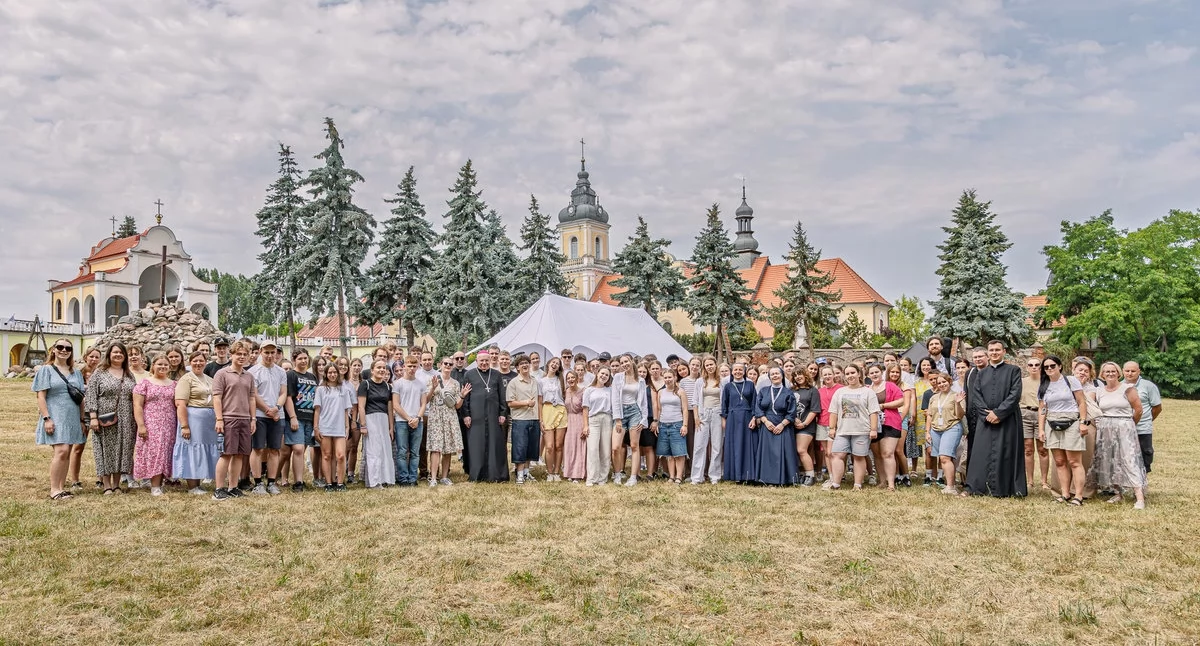 130 młodych pod namiotami w Skulsku. Ruszył Campus Miriam 2026 pełen modlitwy, muzyki i inspirujących spotkań