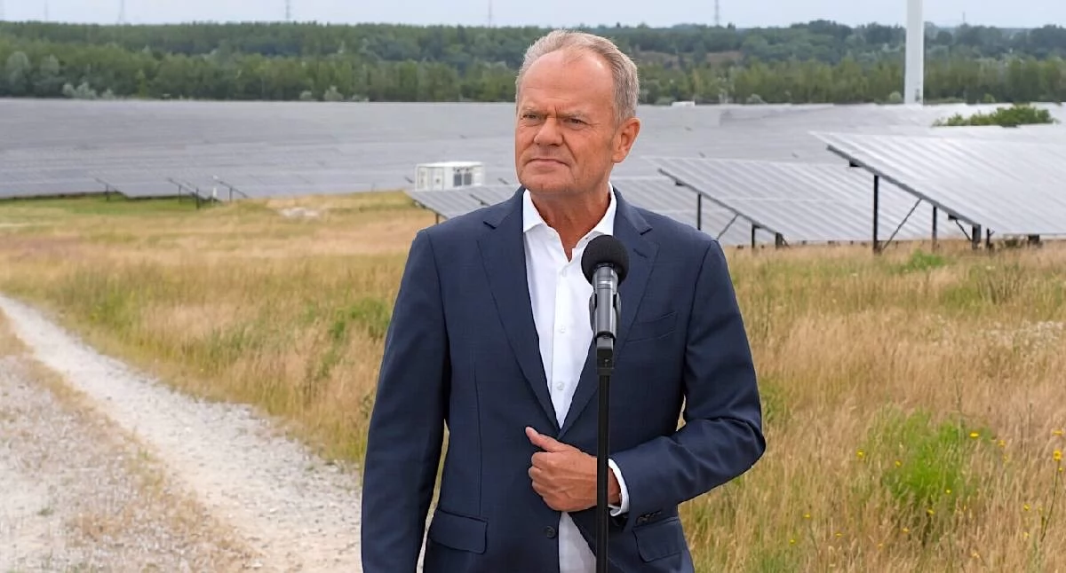 Donald Tusk w Kleczewie. Otwarto jedną z największych farm fotowoltaicznych w Polsce