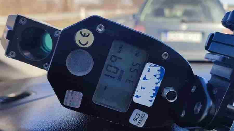Pirat ukarany mandatem 3000 zł za prędkość w terenie zabudowanym 109km/h.