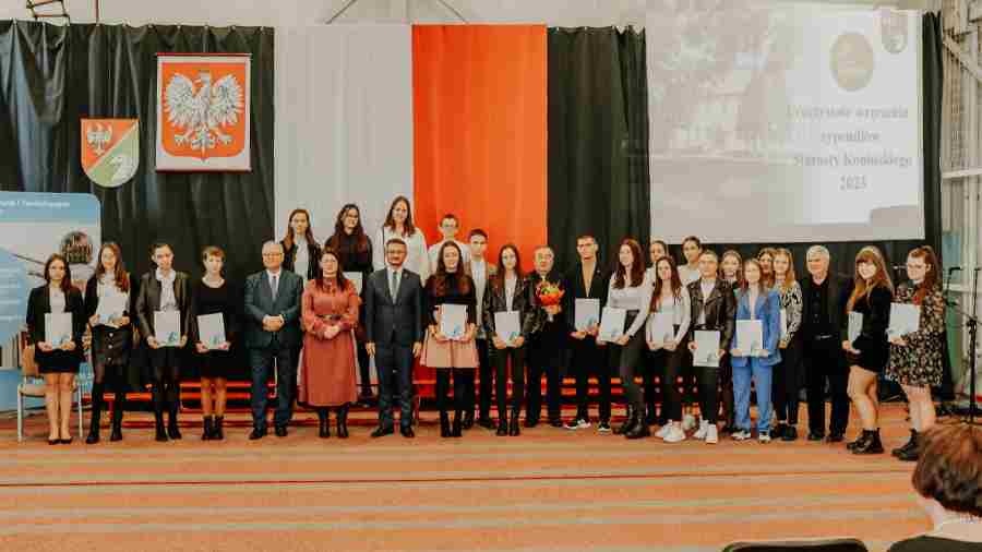 Stypendia starosty wręczone