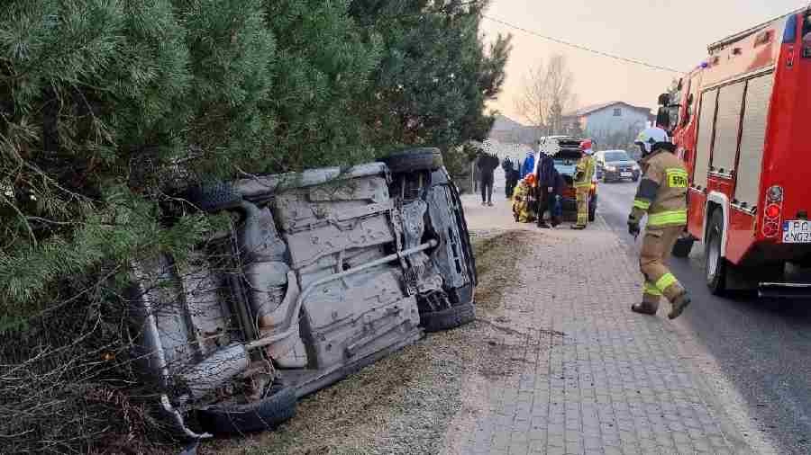 Dachowanie Peugeota w Starym Mieście