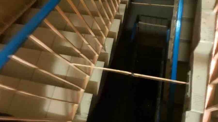 Policjanci uniemożliwili desperacki skok 59-letniego mieszkańca Konina z siódmego piętra