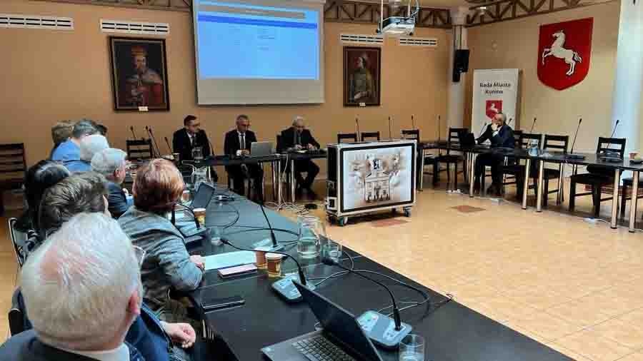 Strażackie wozy tematem gorącej dyskusji na sesji
