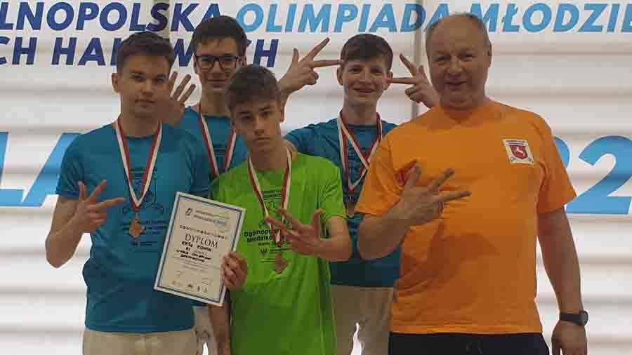 Dwa medale szablistów KKSz