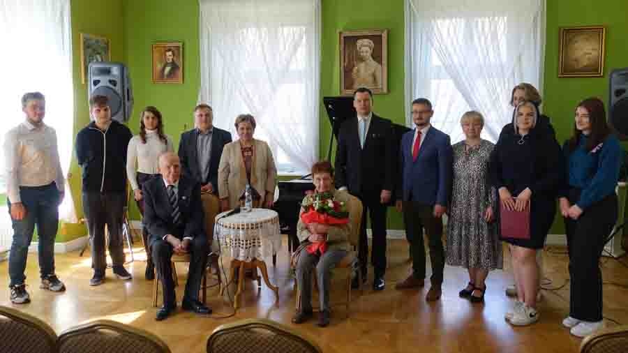Uczniowie z Żychlina spotkali się z uczestniczką Powstania