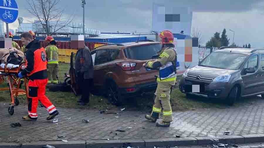 Zderzenie 2 samochodów osobowych na DK 92