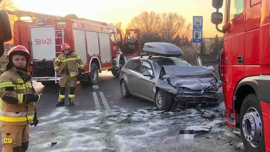 Zderzenie samochodu osobowego z ciężarówka na DK 92