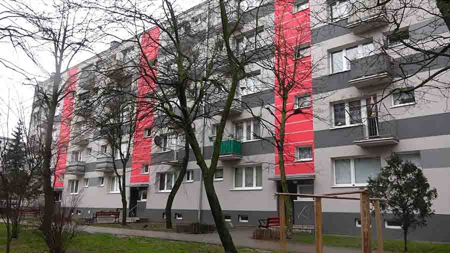Petarda wpadła do mieszkania, ranne trzy osoby w tym 6-miesięczne dziecko