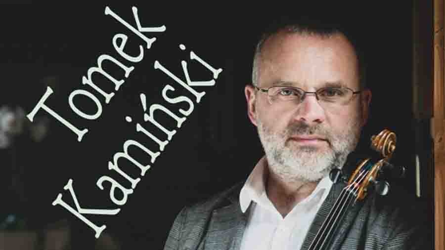 Tomek Kamiński „zaplątany w listopad” w morzysławskim kościele