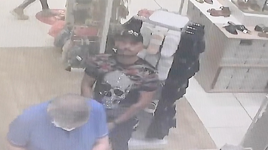 Policja poszukuje sprawcy kradzieży telefonu