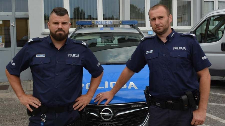 Zdążyli uratować kobietę przed nadjeżdzającym pociągiem