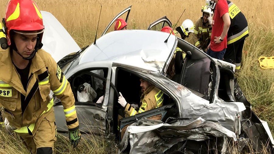 Niebezpieczny wypadek na DW260 po opadach deszczu