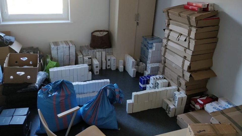 Policjanci zatrzymali ponad tysiąc paczek nielegalnych papierosów