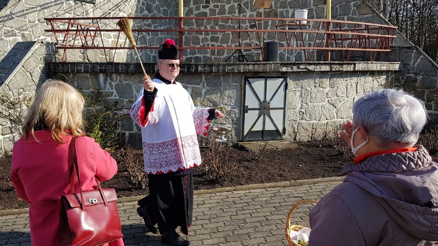 Święcenie pokarmów na zewnątrz