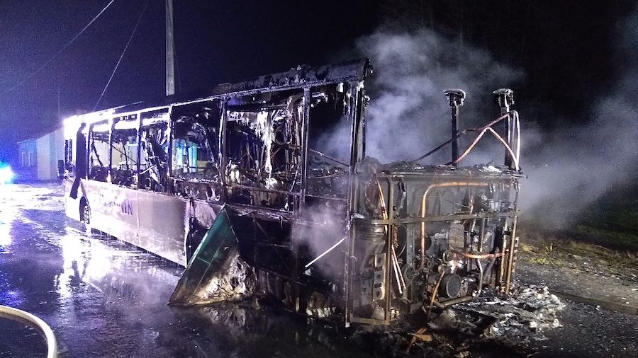 Pożar autobusu oraz samochodu osobowego