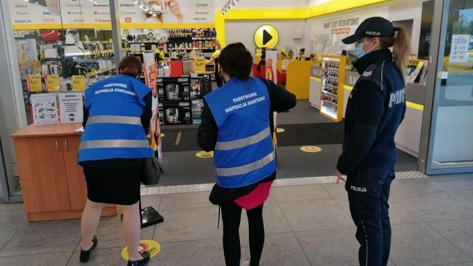 Sanepid i policja kontrolują