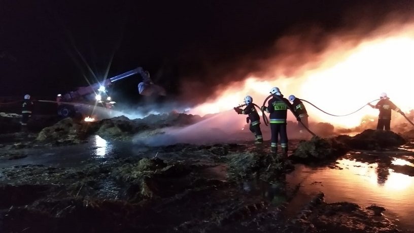 Pożar stert słomy w miejscowości Zawadka gm. Olszówka