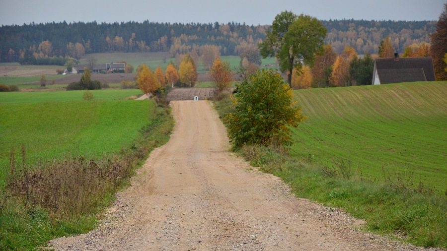 Nowe drogi dojazdowe do gruntów rolnych w powiecie konińskim